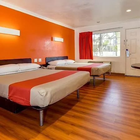 Hotel 6 3*