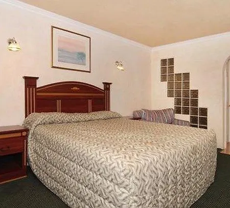 6 Hotel 3*