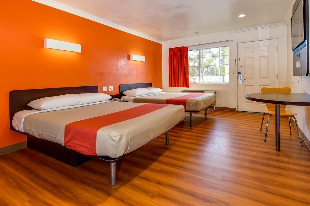 Hotel 6 2*