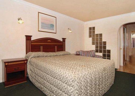 6 Hotel 2*