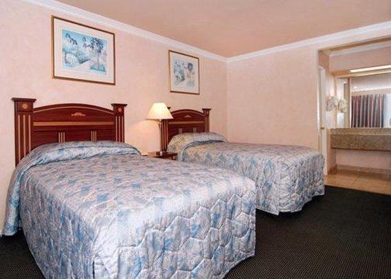 Hotel 6 Garden Grove