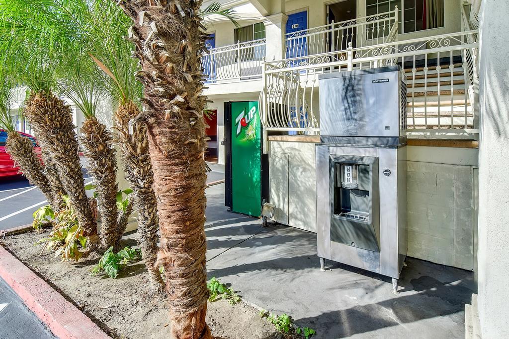 Hotel 6 Garden Grove
