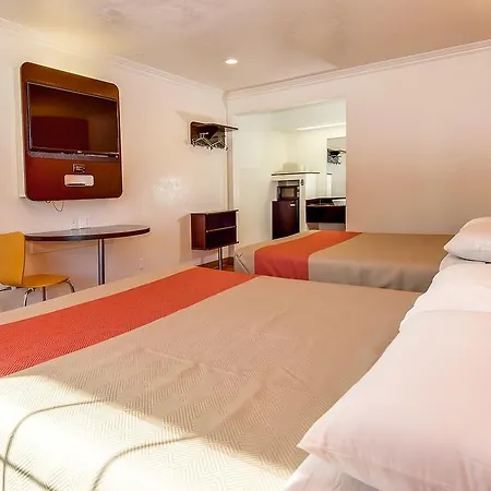 Hotel 6