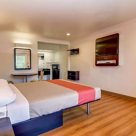 6 Hotel Garden Grove